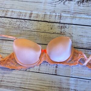 Gilligan & O’Malley bra size 36B. Pretty coral color.